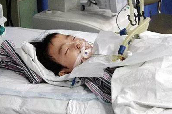 Con gái 5 tuổi cứ đi học về là vào thẳng phòng đóng chặt cửa, bố mẹ ngã quỵ sau khi biết nguyên nhân-4