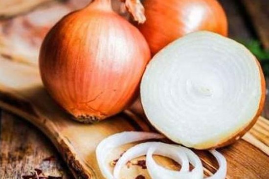Đặt loại củ này trong bếp, gián mẹ cõng gián con chạy 