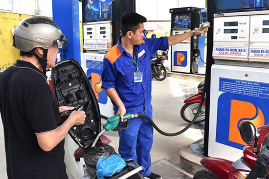 Giá xăng vào kỳ điều chỉnh: Ngày mai vào đợt tăng mới