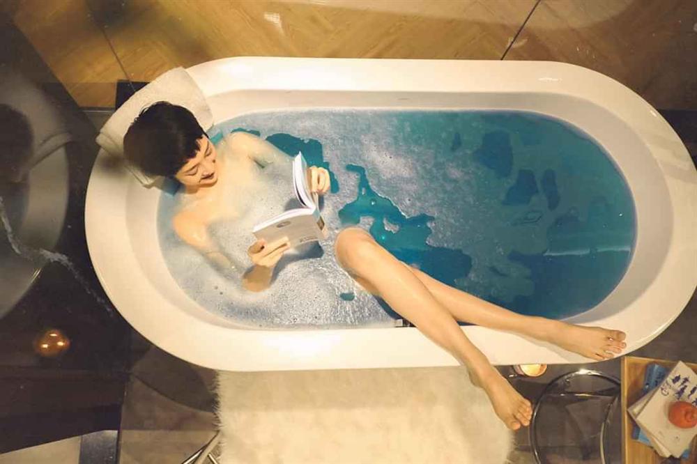 Bảo Anh lại tạo bão với hình bán khỏa thân gợi cảm đến từng centimet-3
