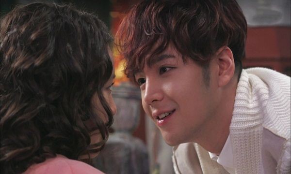 Tôi có nên làm... chó chui gầm chạn?!-1