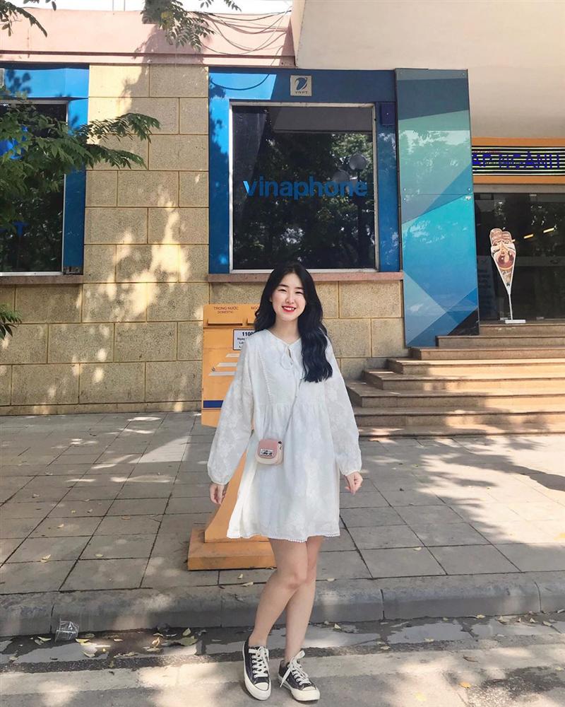 10 mẫu váy liền diện đi chơi cũng xinh mà đi học cũng ổn, cứ sắm theo thì đố ai chê được style của bạn-10