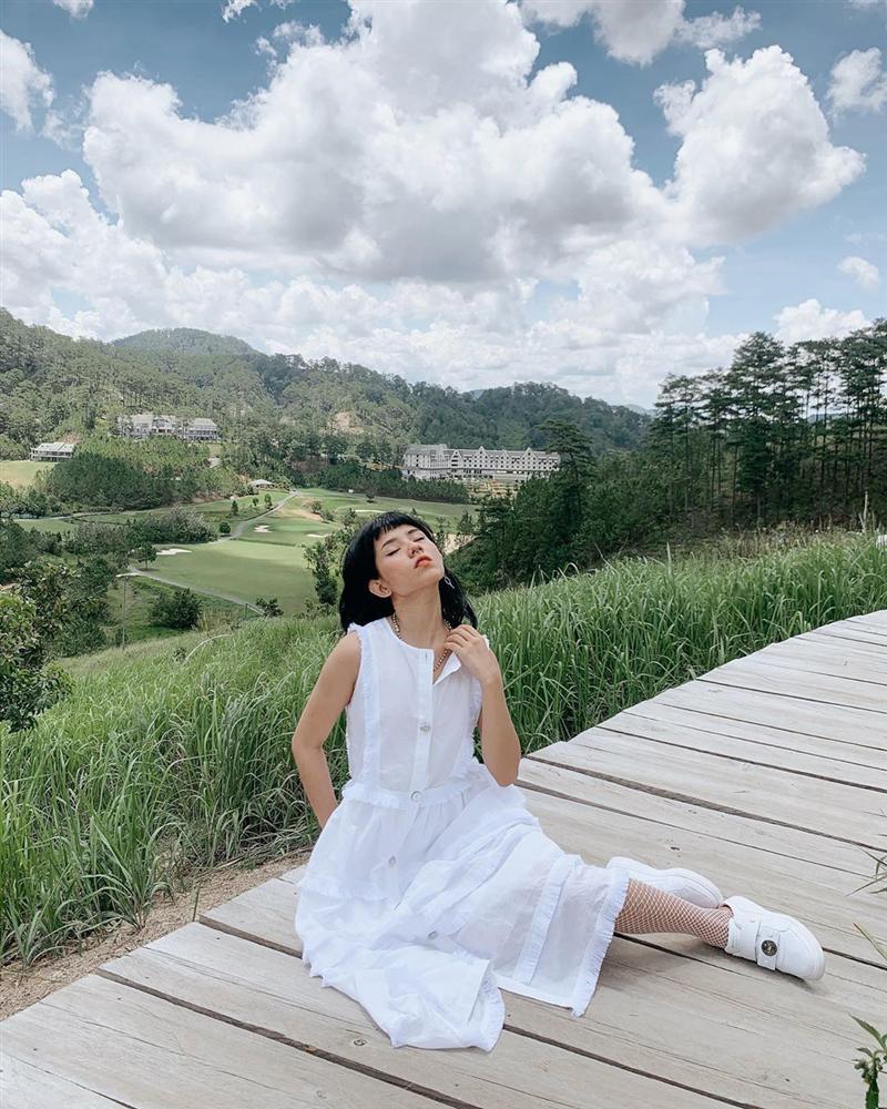 10 mẫu váy liền diện đi chơi cũng xinh mà đi học cũng ổn, cứ sắm theo thì đố ai chê được style của bạn-9