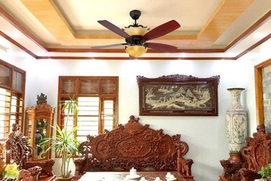 Bạn bè cười nhạo vì lắp quạt trần phòng khách, nhưng khi hiểu ra mới thấy hợp lý vô cùng