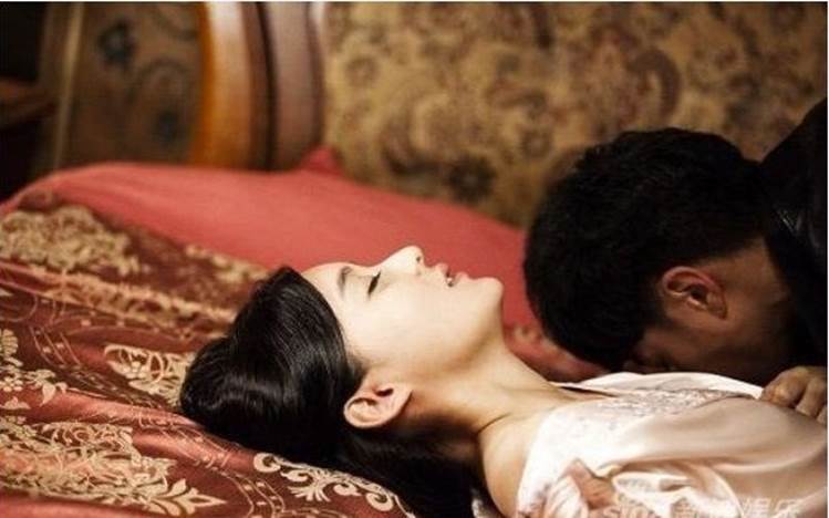 Sung sướng cưới được soái ca” giàu đẹp, đêm tân hôn tôi rợn người sờ thấy làn da nhăn nheo-2