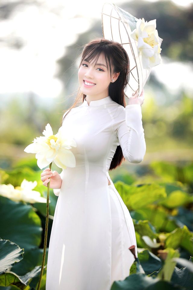 4 kiểu váy áo khoe dáng của Âu Hà My: Hở đến đỏ mặt cũng không bằng khi kín mà vẫn sexy bức người-13