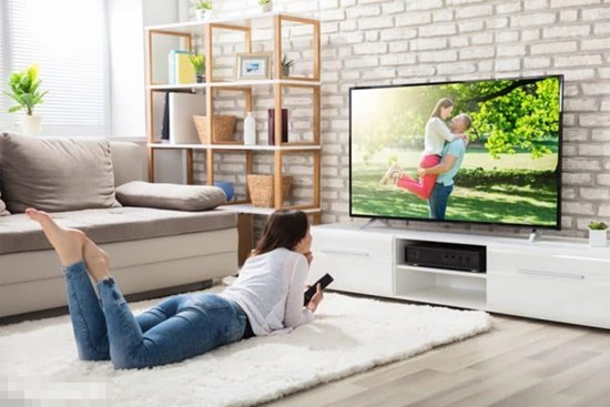 Khoảng cách xem tivi bao nhiêu là hợp lý, an toàn cho mắt tránh bị cận thị?