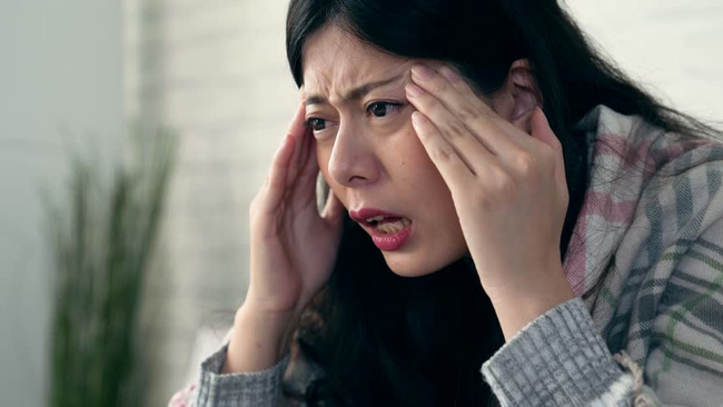 Vô tình nghe được cuộc nói chuyện giữa hai người giúp việc về tiền lương, tôi chạy về hỏi chồng thì nhận được câu trả lời mặn chát-1