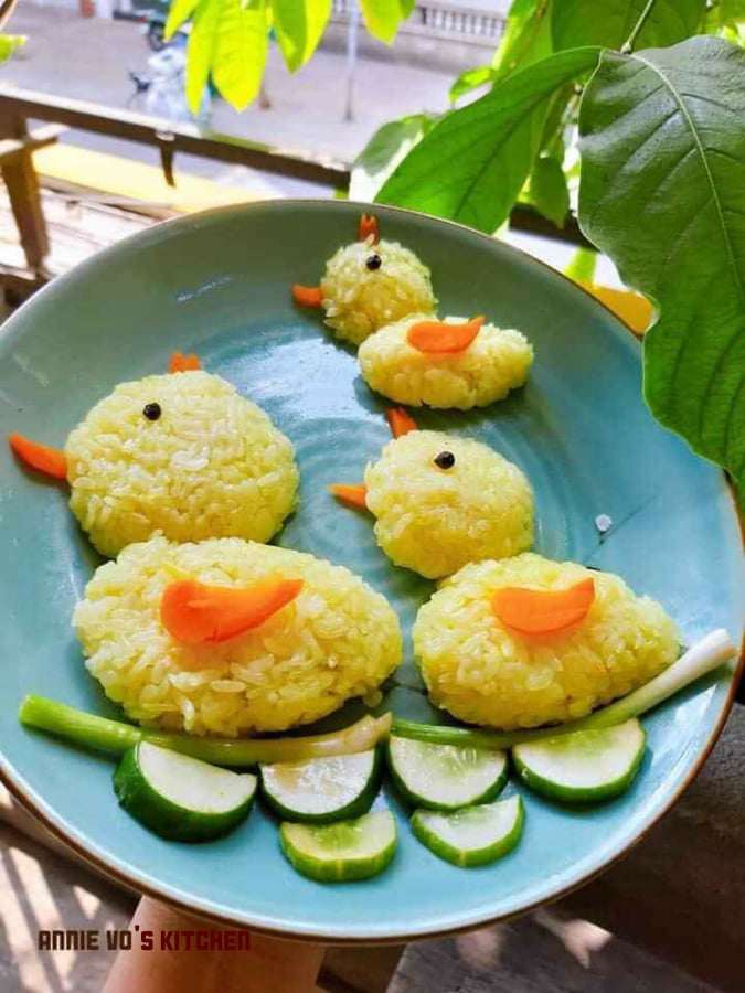 Mẹ làm cơm đĩa quá đẹp, con thương bạn chẳng dám ăn, mẹ đành xới bát khác-13