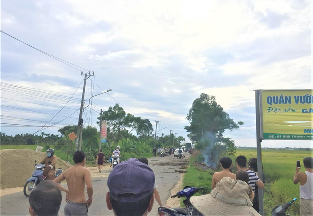 Người phụ nữ chạy xe máy gục chết sau tiếng nổ lớn phát ra từ đống rác-1