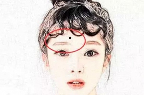 Trên mặt có 4 nốt ruồi vượng phu ích tử”, chỉ cần sở hữu một nốt ruồi thì cả đời giàu sang phú quý-3