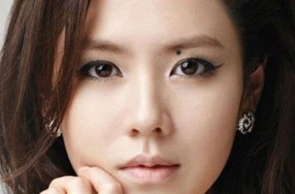 Trên mặt có 4 nốt ruồi vượng phu ích tử”, chỉ cần sở hữu một nốt ruồi thì cả đời giàu sang phú quý-4