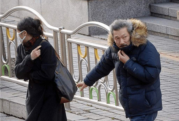 Vụ ngoại tình chấn động cả xứ Hàn: Đạo diễn U60 bỏ vợ theo nàng thơ 18+ đáng tuổi con, tiểu tam trơ trẽn thách thức bà cả-3