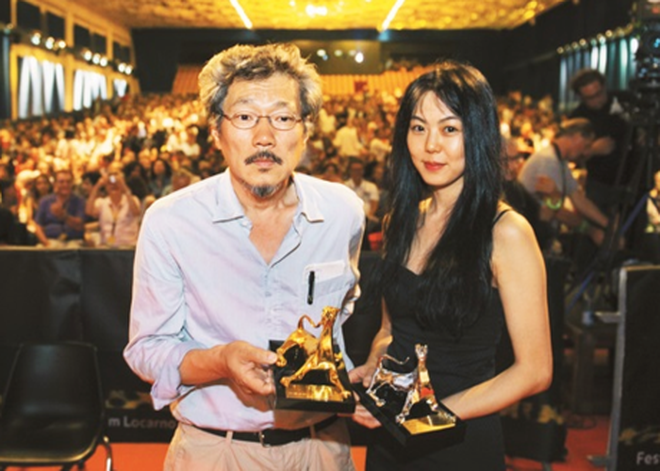 Vụ ngoại tình chấn động cả xứ Hàn: Đạo diễn U60 bỏ vợ theo nàng thơ 18+ đáng tuổi con, tiểu tam trơ trẽn thách thức bà cả-8