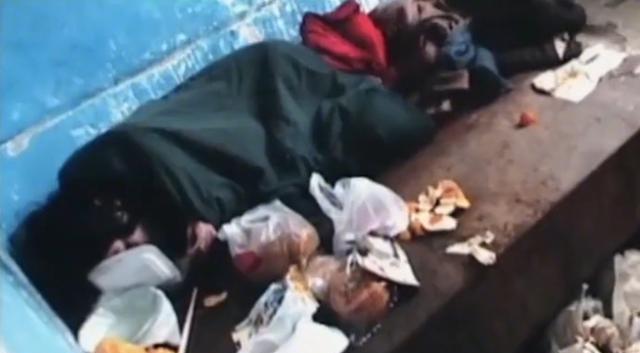 Nhận tin cô gái bị cha nhốt 3 năm trời, phóng viên tìm đến nhà và hoảng hốt với cảnh tượng trước mắt, nghe chuyện gia đình càng chua xót hơn-2