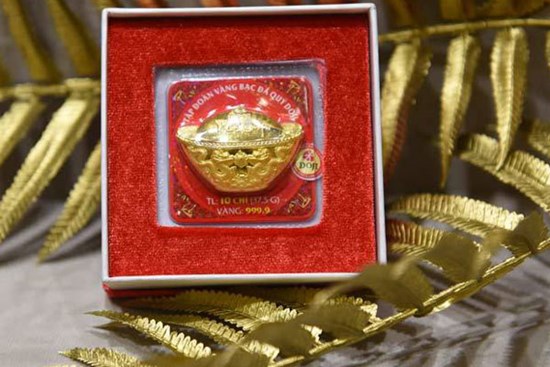 Giá vàng hôm nay 28/8: Mỹ thay đổi chính sách, vàng lao dốc