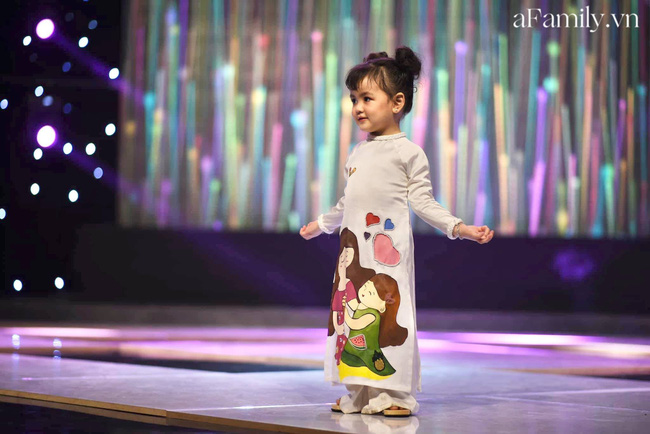 Có con gái thì thích ơi là thích nhưng chắc chắn nhiều mẹ sẽ trải qua cảm giác tức xì khói vì thú vui này của các bé-5