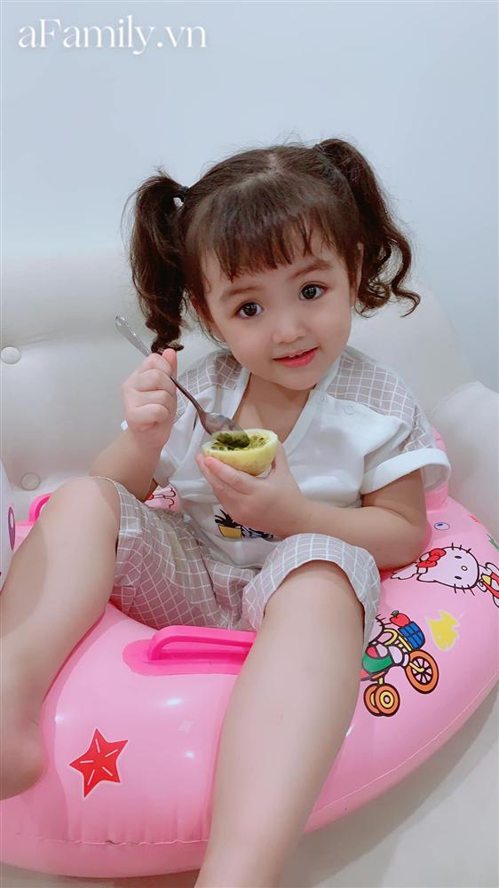 Có con gái thì thích ơi là thích nhưng chắc chắn nhiều mẹ sẽ trải qua cảm giác tức xì khói vì thú vui này của các bé-7