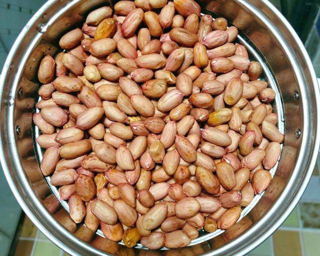 Muốn lạc rang muối giòn tan, thơm phức, chỉ cần vài giọt này-2