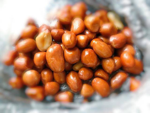 Muốn lạc rang muối giòn tan, thơm phức, chỉ cần vài giọt này-4