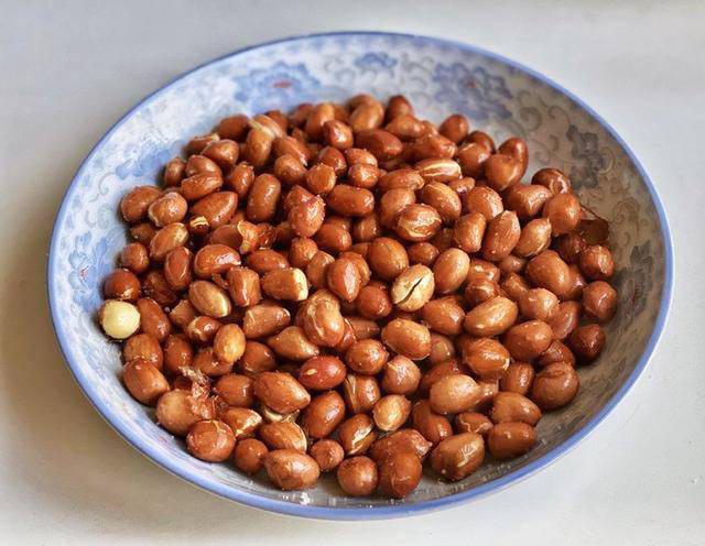 Muốn lạc rang muối giòn tan, thơm phức, chỉ cần vài giọt này-5