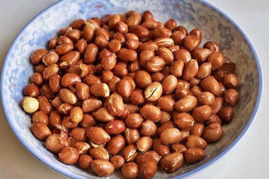 Muốn lạc rang muối giòn tan, thơm phức, chỉ cần vài giọt này