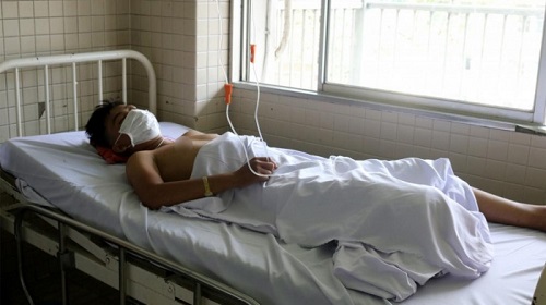 Mẹ thiếu niên bị chém ở Tây Ninh: Thấy bị chặn đường, Đ. quay đầu chạy thì bị đuổi theo chém rơi chân xuống-2