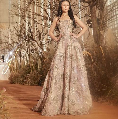 Lấy chồng Tây, Kha Mỹ Vân sang nuôi con ở xứ vàng Dubai, thuê giúp việc cũng mất 17 triệu-1