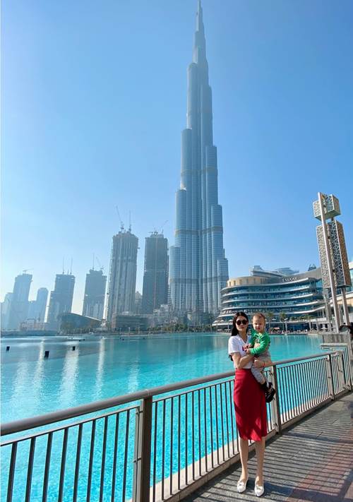 Lấy chồng Tây, Kha Mỹ Vân sang nuôi con ở xứ vàng Dubai, thuê giúp việc cũng mất 17 triệu-4