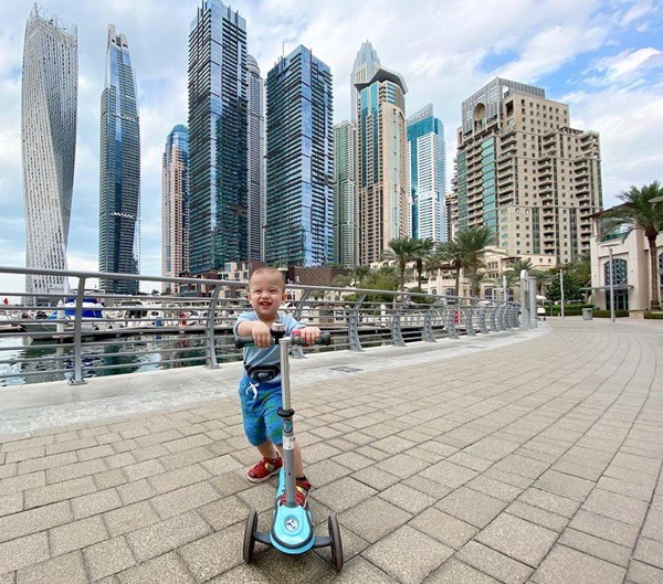 Lấy chồng Tây, Kha Mỹ Vân sang nuôi con ở xứ vàng Dubai, thuê giúp việc cũng mất 17 triệu-9