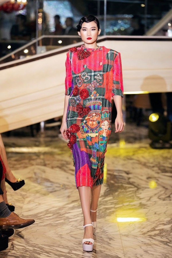 Lấy chồng Tây, Kha Mỹ Vân sang nuôi con ở xứ vàng Dubai, thuê giúp việc cũng mất 17 triệu-16