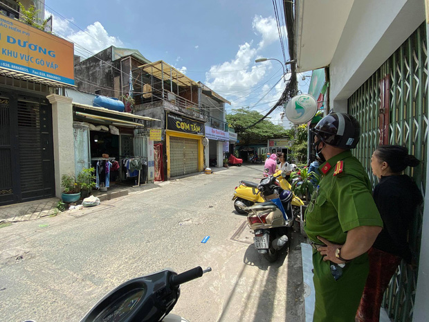 Nóng: Phát hiện chiếc vali bí ẩn bốc mùi trong phòng trọ ở Sài Gòn-3