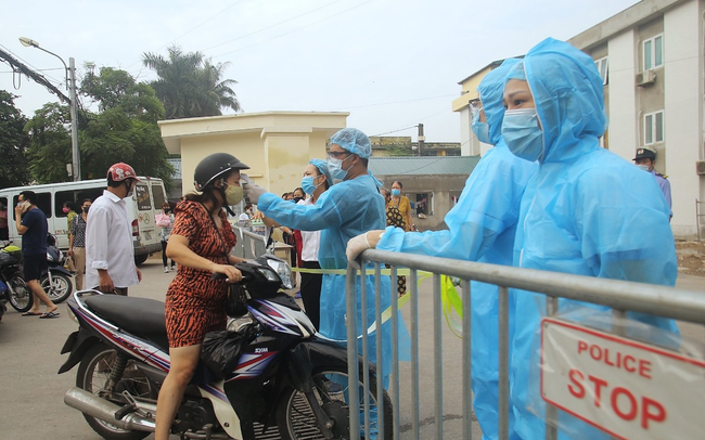 Sở Y tế Hà Nội ra thông báo khẩn tìm tài xế ô tô chở nam bệnh nhân dương tính SARS-CoV-2-1