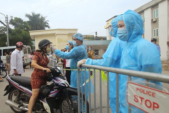 Sở Y tế Hà Nội ra thông báo khẩn tìm tài xế ô tô chở nam bệnh nhân dương tính SARS-CoV-2