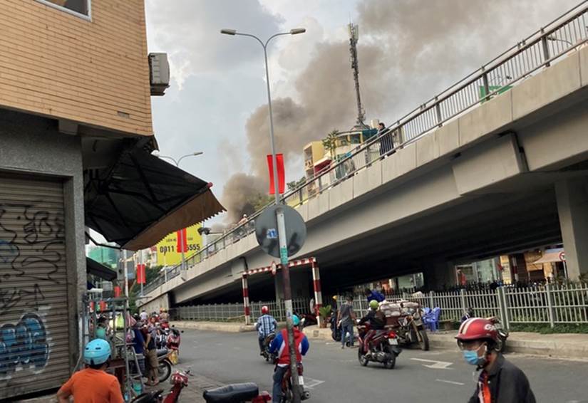 Cháy lớn ở quận 1-5