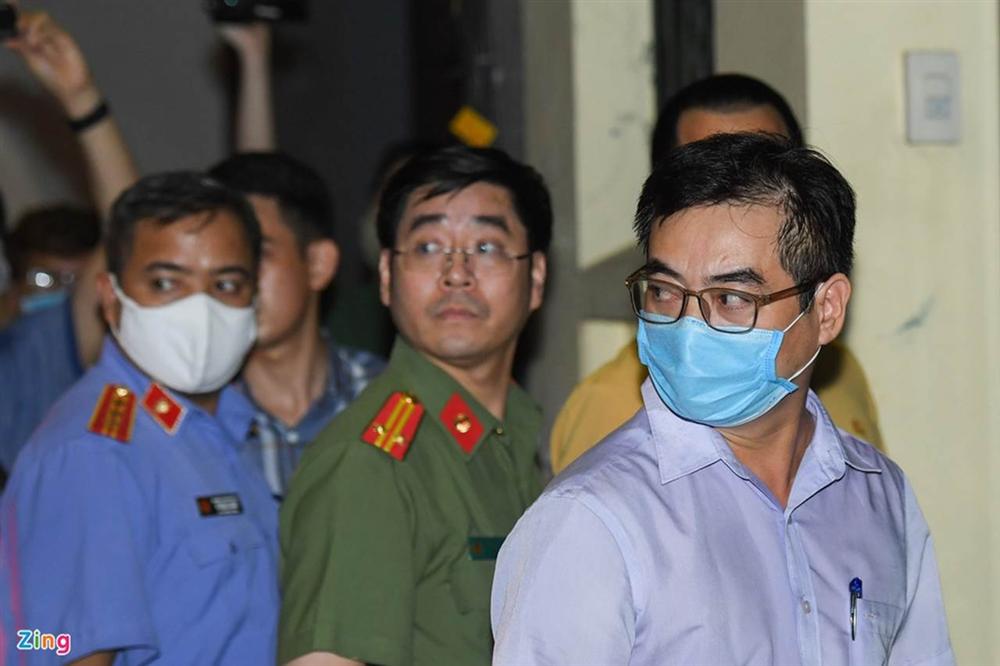 Công an khám xét nhà ông Nguyễn Đức Chung-2