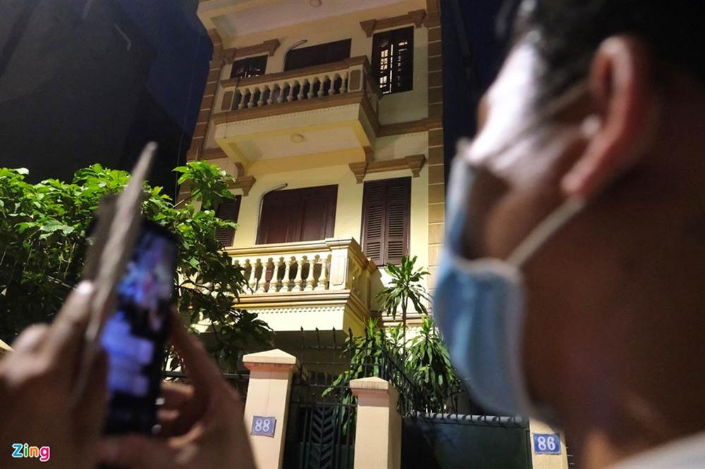 Công an khám xét nhà ông Nguyễn Đức Chung-4