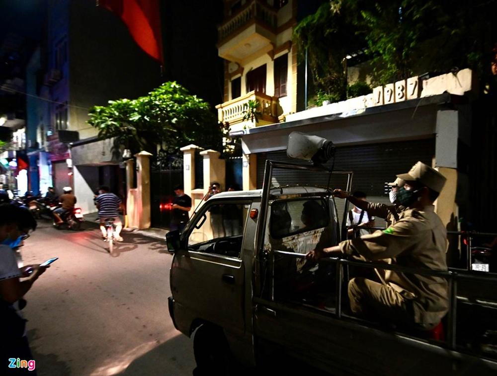 Công an khám xét nhà ông Nguyễn Đức Chung-7