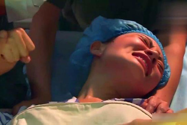 Khoe eo thon sau 8 tháng sinh con nhưng chị gái Ngọc Trinh vẫn để lộ khuyết điểm nhiều mẹ bỉm sữa sợ gặp phải sau sinh-11