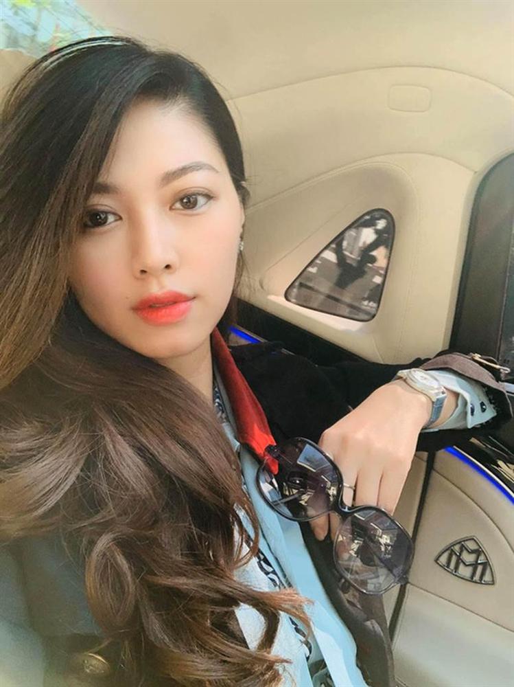 Tất tần tật về BTV Ngọc Trinh: Gia thế khủng đất Hà Thành, tay chơi đồ hiệu với BST đồng hồ tiền tỷ và cuộc sống sang chảnh-6