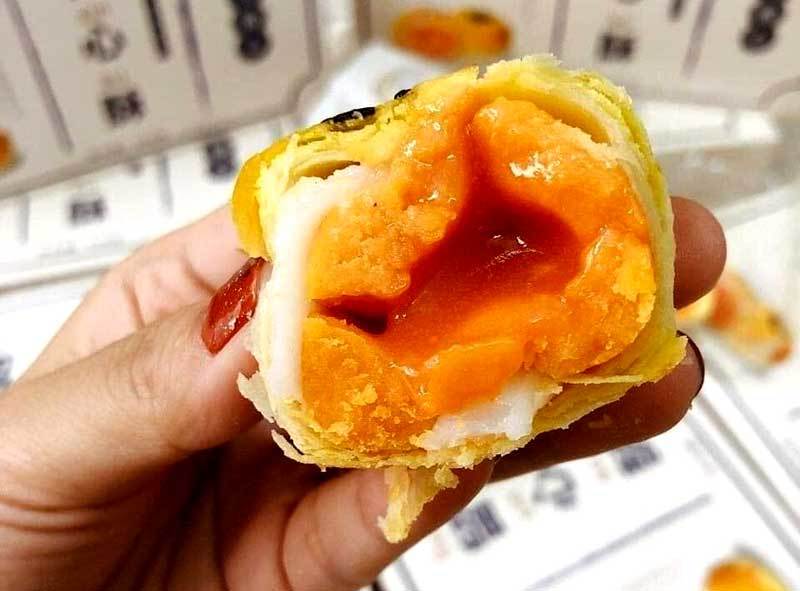 Thông tin giật mình về bánh trung thu trứng chảy gây sốt khắp chợ-2