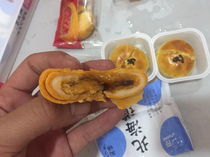 Thông tin giật mình về bánh trung thu trứng chảy gây sốt khắp chợ-4