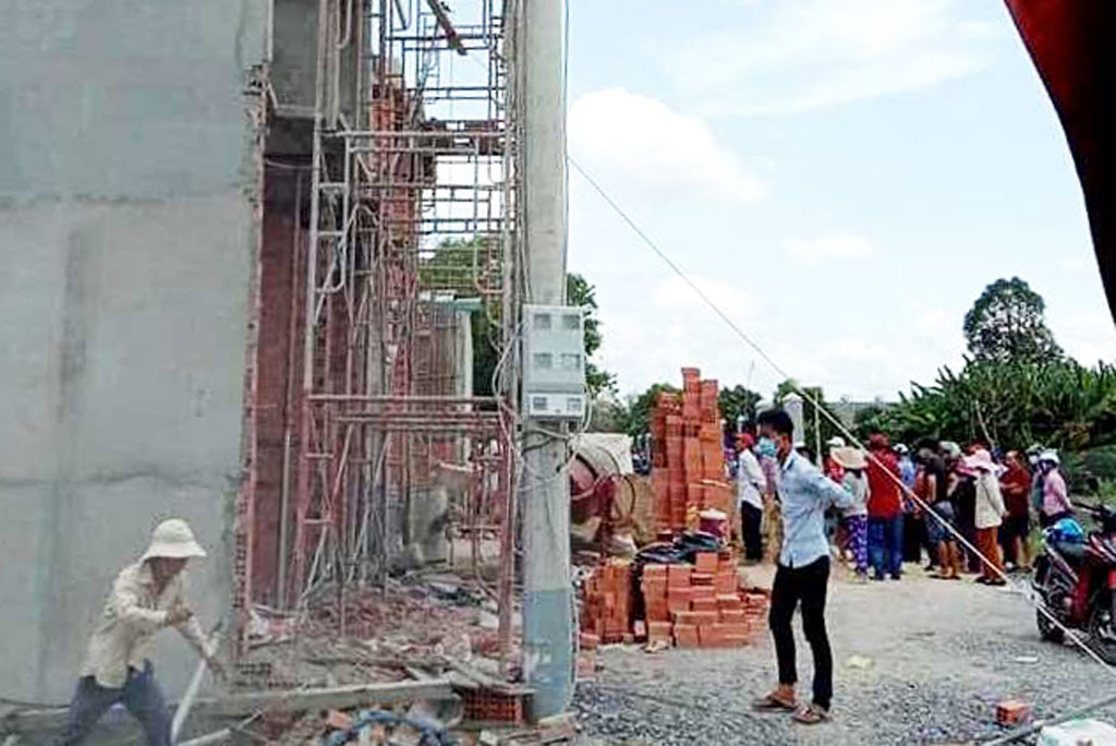 Giàn giáo công trình khu nhà phố bị đổ sập, 2 người chết, 6 người bị thương-1