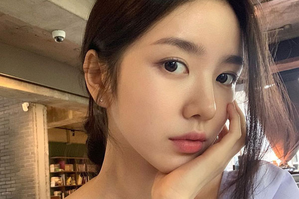 Da dẻ sẽ bớt khô nhăn và sần gồ ghề do lão hóa, nếu các nàng đầu tư vào 3 lọ serum này-6