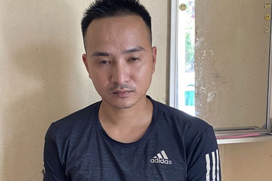 Đang nằm ngủ thì bị nhóm côn đồ kề dao vào cổ bắt cóc đi trong đêm