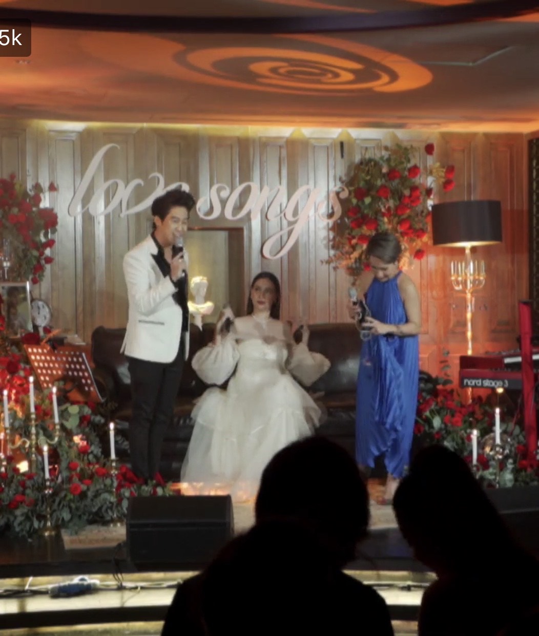 Hà Hồ cố tình mặc váy bồng bềnh để giấu bụng bầu 6 tháng, nhưng khuôn ngực to căng lại giống dấu hiệu chửa ngực”-2