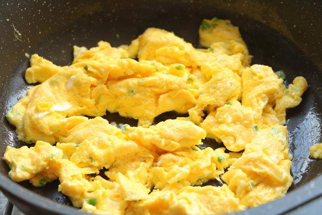 Đừng luộc hay rán trứng nữa, nấu theo cách này vừa ngon, rẻ tiền lại tốn cả nồi cơm-3