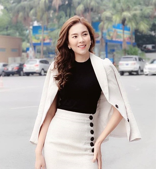 Đọ độ giàu có của dàn MC nữ VTV: Mai Ngọc sở hữu cả BST đồ hiệu, Thuỵ Vân - Diệp Chi cũng chẳng kém-10