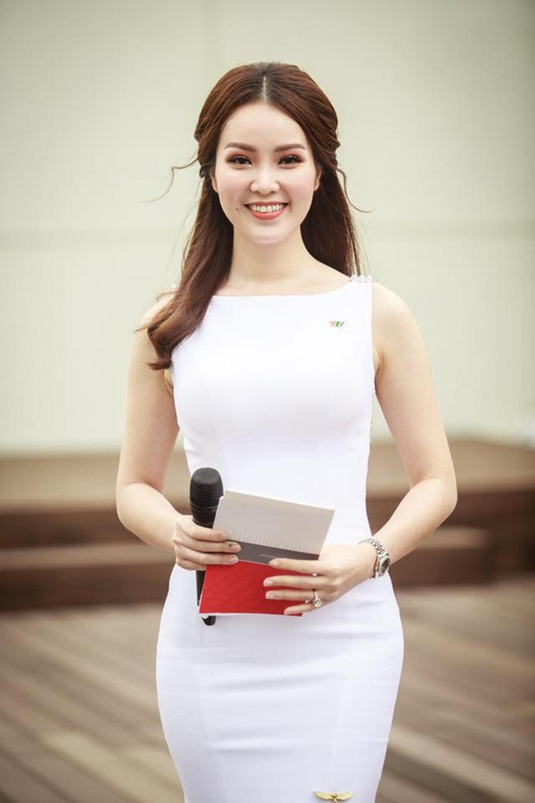 Đọ độ giàu có của dàn MC nữ VTV: Mai Ngọc sở hữu cả BST đồ hiệu, Thuỵ Vân - Diệp Chi cũng chẳng kém-16