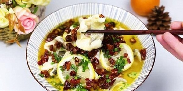 Hướng dẫn cách nấu món cá sốt dưa chanh, chỉ cần nhớ một mẹo nhỏ này là cá chín mềm, chuẩn vị không bị tanh-1